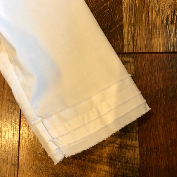 ADRIENNE VITTADINI White Pleated Bib Neck Tunic - Picture 4 of 6